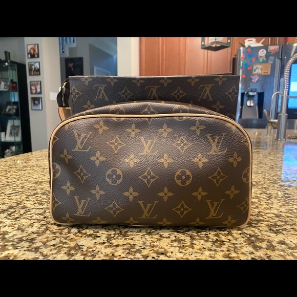 ROUND BAG PRICE $800 SQUARE PRICE $500 - Picture 2 of 5